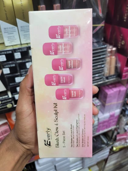 Everly Beauties Blush. Glow & Sculpt Kit