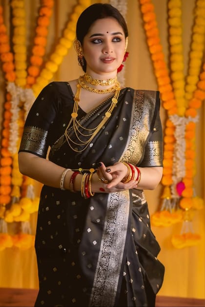 Dhupiyan Silk Sharee with Blouse Piece