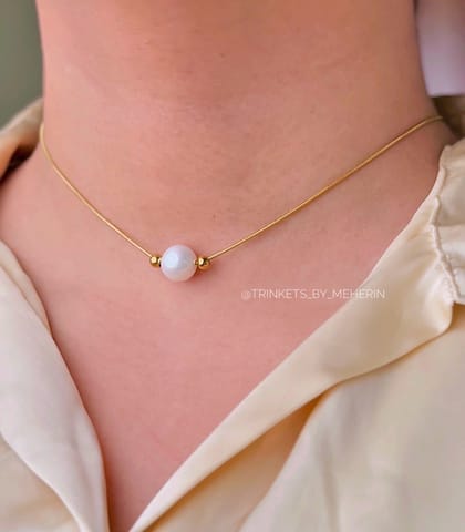 Pearl neckpiece