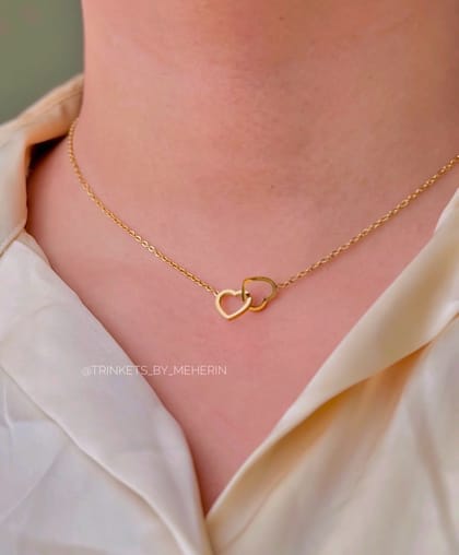 Hugging love neckpiece