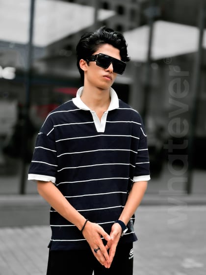 𝗨𝗻𝗶𝘃𝗲𝗿𝘀𝗶𝘁𝘆 𝗦𝘁𝗿𝗶𝗽𝗲 𝐏𝐎𝐋𝐎 𝐓-𝐒𝐡𝐢𝐫𝐭 Black