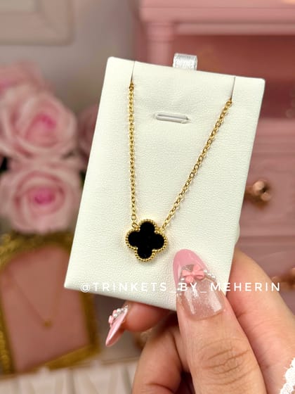 Single clo'ver neckpiece