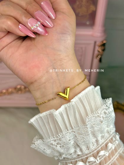 V design bracelet