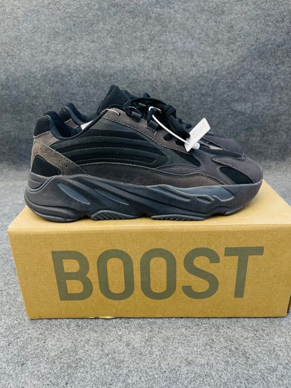 Yezzy boost 700 v2