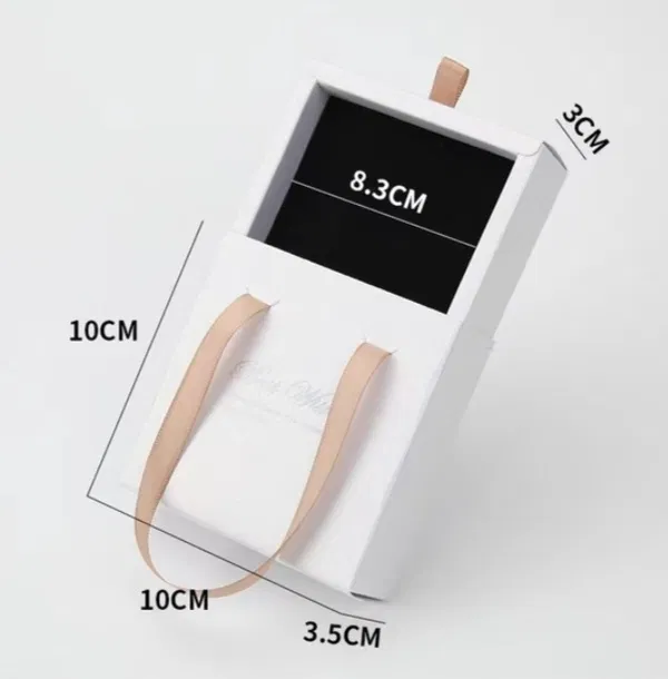 WHITE PENDANT BOX