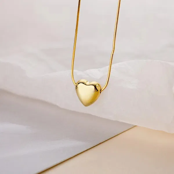 Minimal Love Shape Neckpiece
