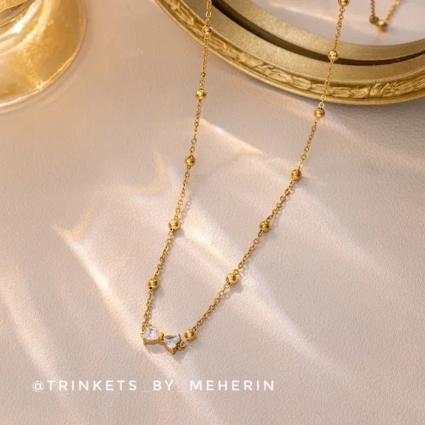 Bow stone neckpiece