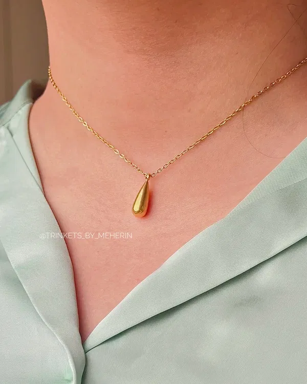 Pointed drop pendant