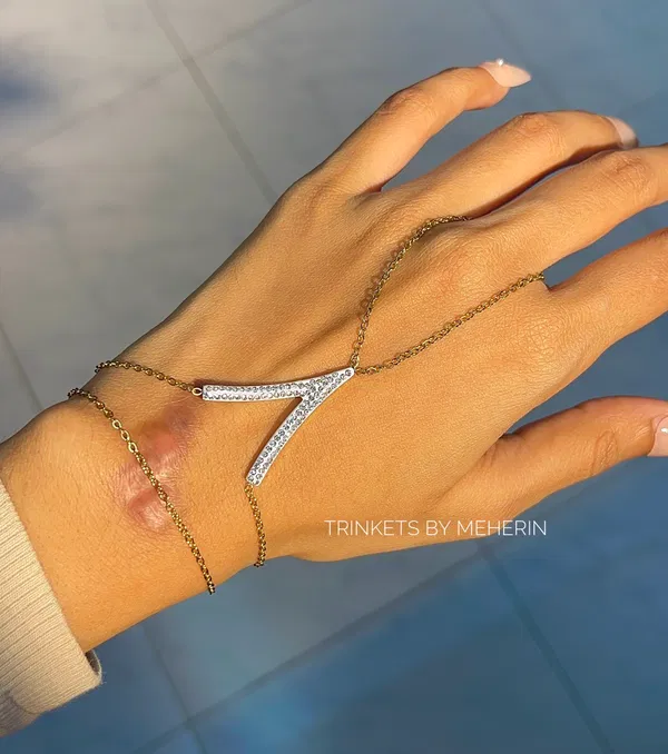Inaya hand chain (Golden)