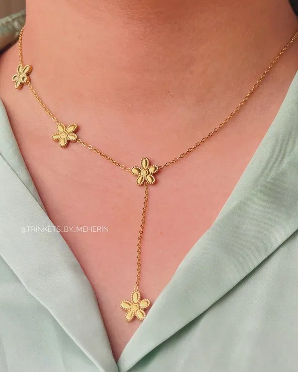 High quality floral neckpiece