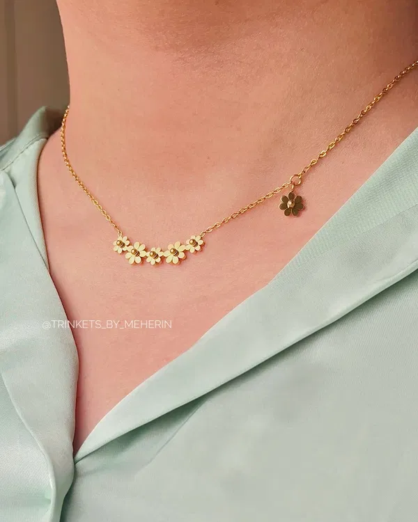 Daisy pendant