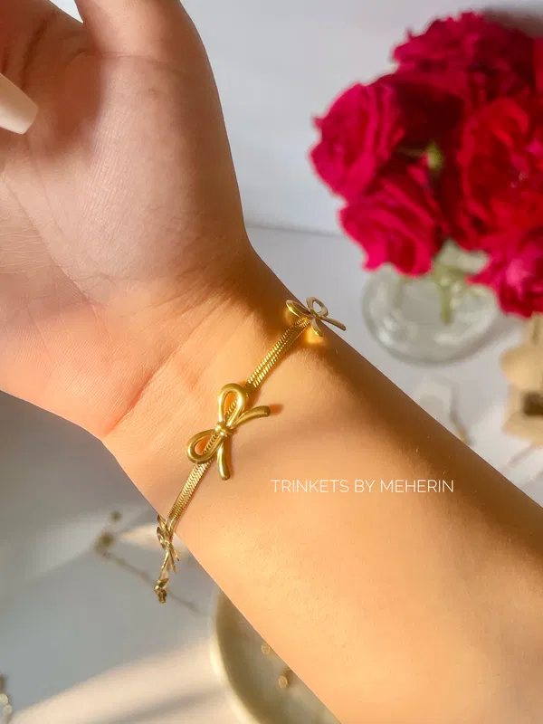 Bow bracelet