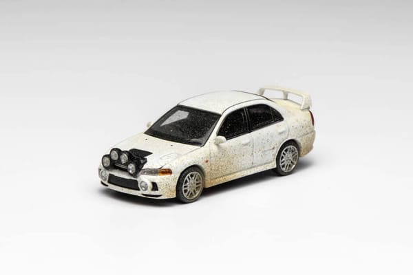 Motorhelix - Mitsubish Lancer Evolution IV Open-Hood, Visible Engine White Rally With Mud Effect