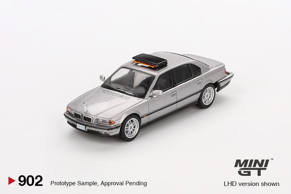 MiniGT - BMW 750IL "Tomorrow Never Dies"