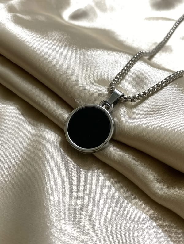 Noir eclipse