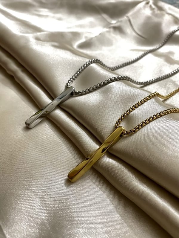 Twisted bar pendant