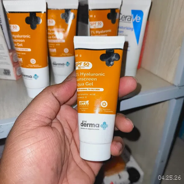 Derma Co 1% Hyaluronic Sunscreen Aqua gel SPF50 PA++++30g