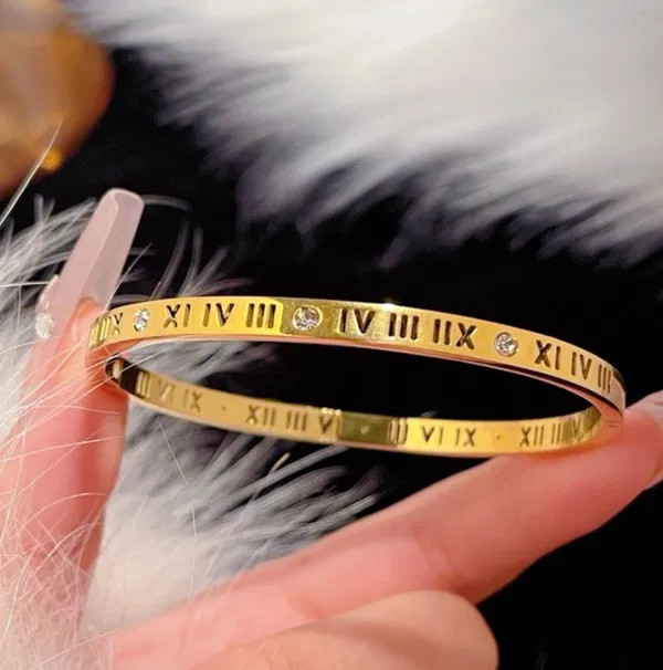 Roman cuff