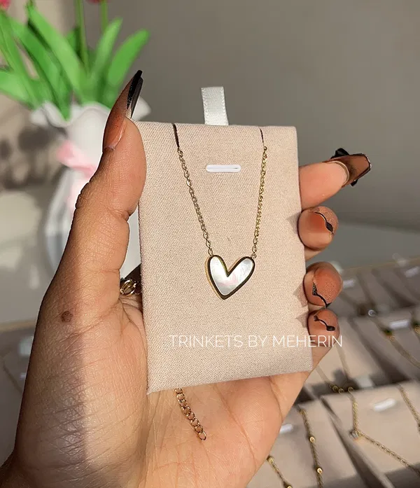 WHITE SHELL LOVE PENDANT