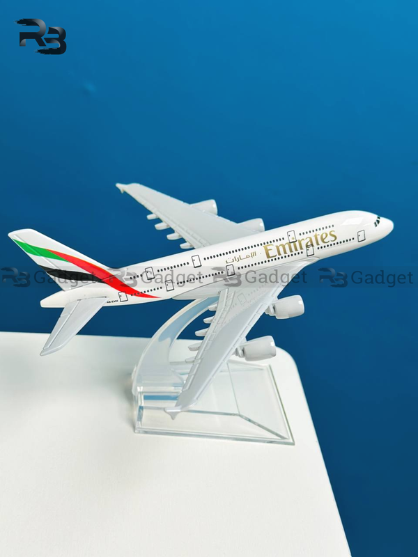 Emirates Airways Boeing 747 Metal Aircraft – 16 cm