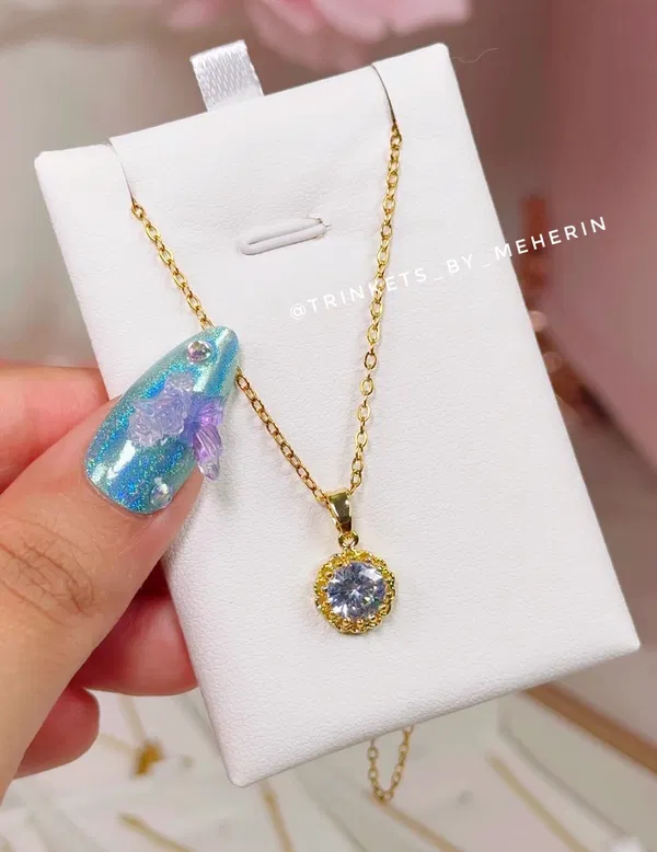 Zircone stone pendant
