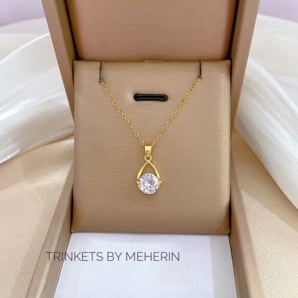 Waterdrop neckpiece