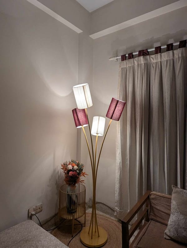 Corner stand lamp