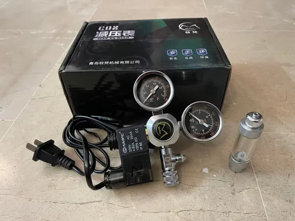 Mufan Co2 regulator with solenoid & bubble counter