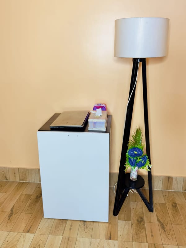 SmartFold Desk – Modern Foldable Desk for Home & Office