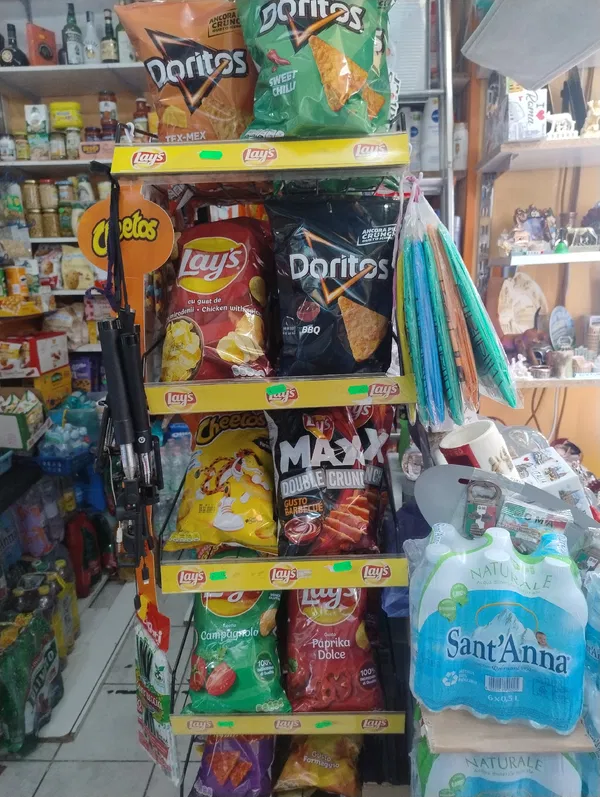 lays dorritosclassica.bbq. sweet chilli. lays classica.gusto chicken. lays max gusto barbecue.paprika dolce. ampagnolo. cheetos. gusto formaggio.lays max gudto lime chilli
