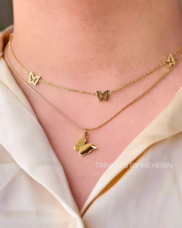 Double layer frosted butterfly necklace