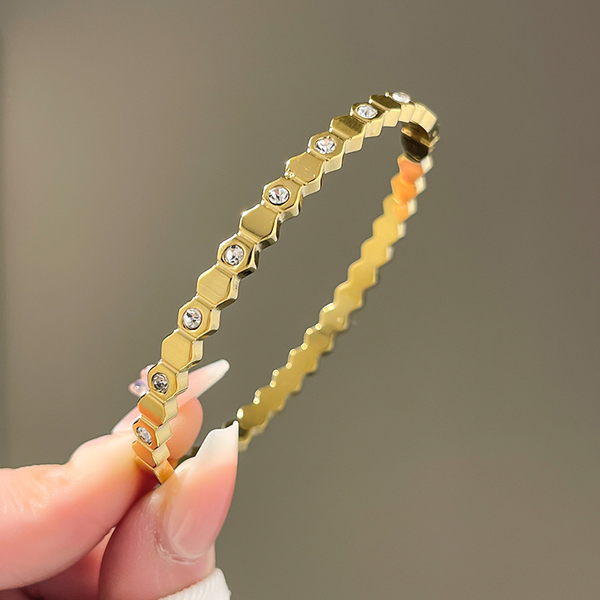 Beehive drill bracelet