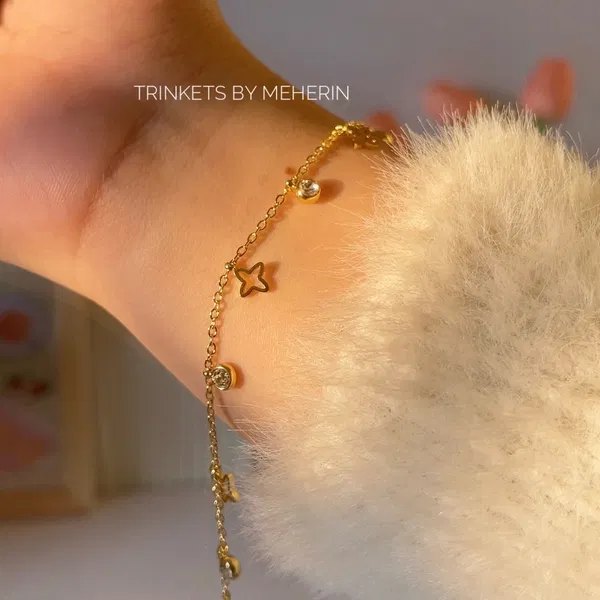 Minimal charm hollow bracelet