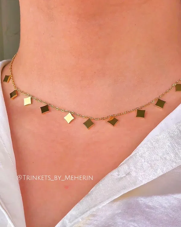 Square tassle neckpiece