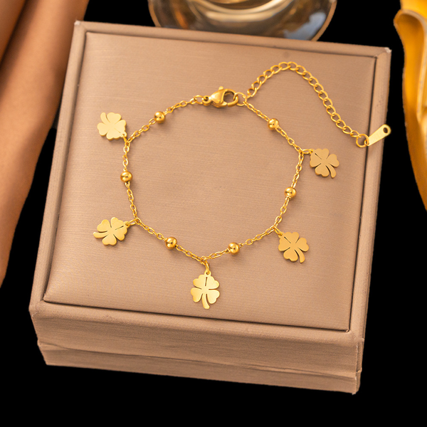 Four leaf flower bracelet
