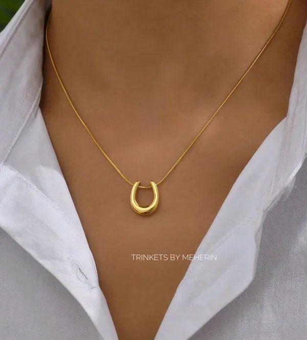 U shape gold neckpiece