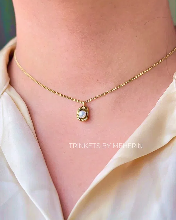 Bean pearl pendant