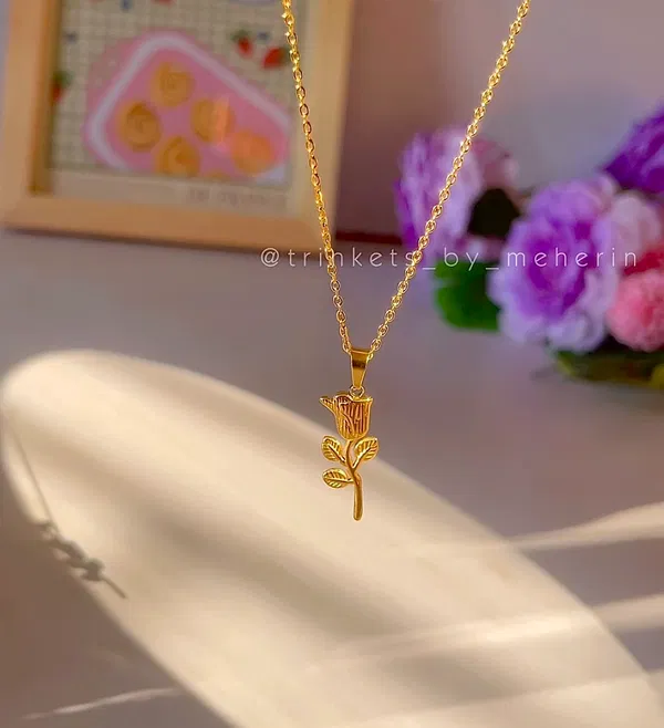 Rose neckpiece