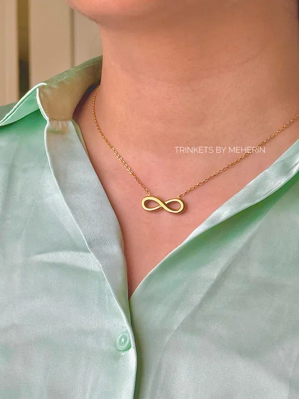 Infinity neckpiece