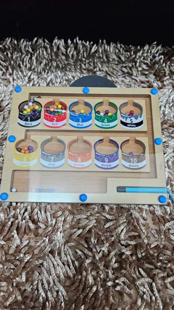 Megnetic colour founding intelligence toy