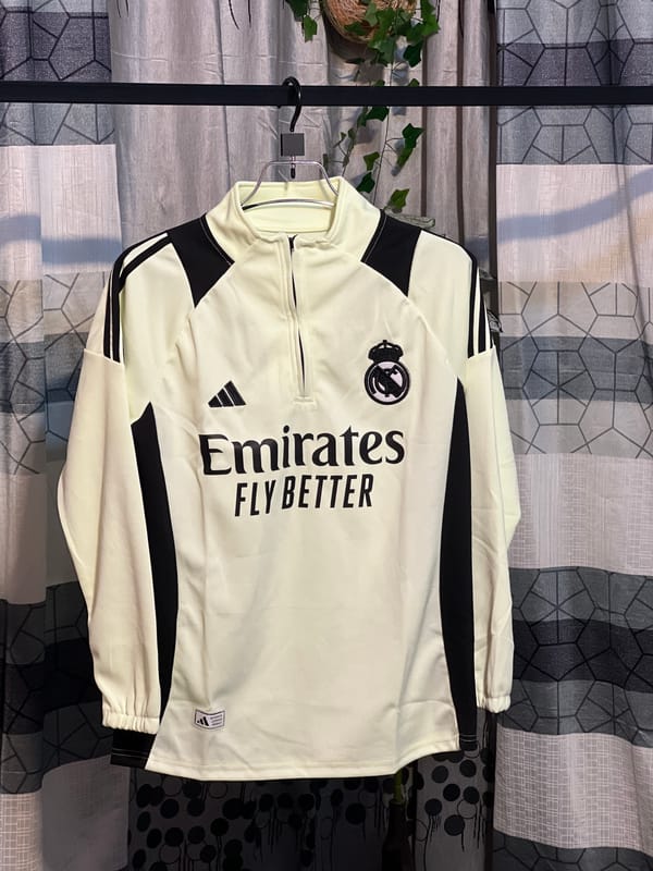 Real Madrid, Barcelona, Liverpool, Manchester United , Training kit Sweat-shirt... Available now... ✅🖤