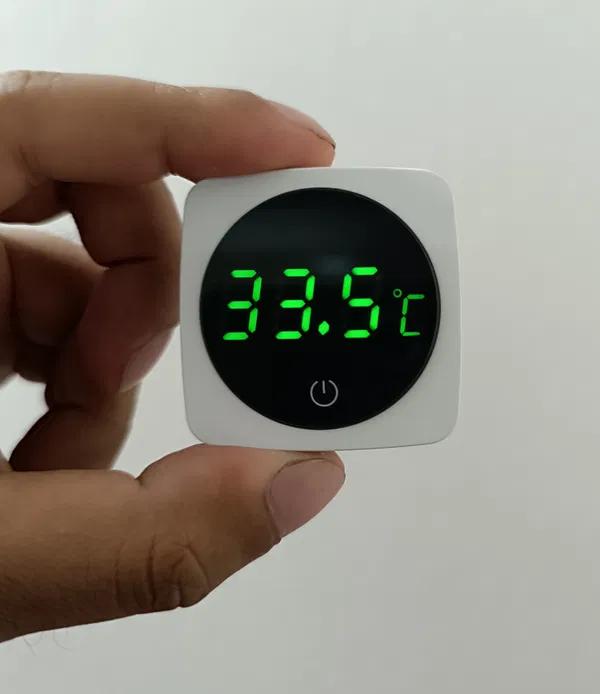 Digital thermometer ( yee brand)