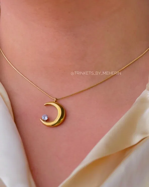 Half moon stone neckpiece (BESTSELLER)