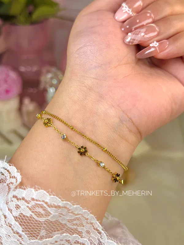 Double layer daisy bracelet