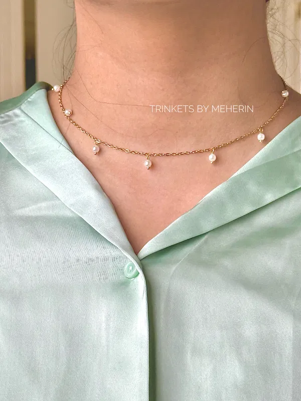 Seven mini pearl necklace