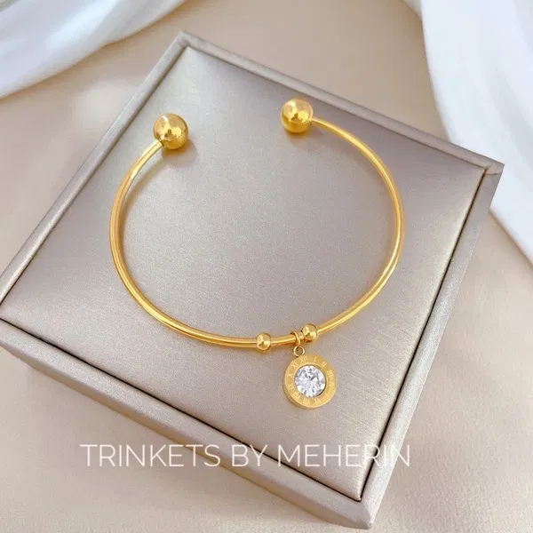 Roman charm cuff bracelet(gold)