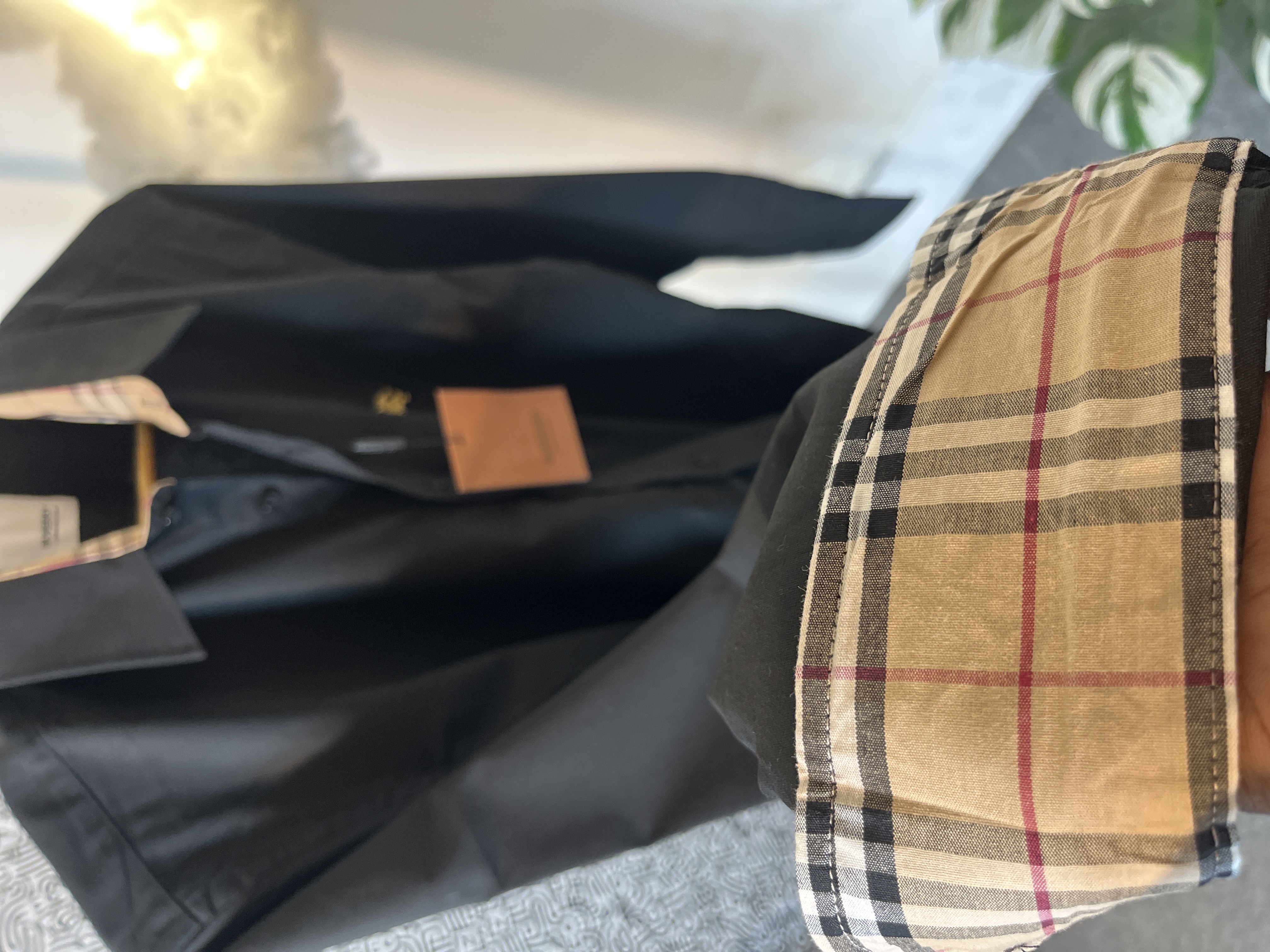 PREMIUM BURBERRY SOLID BLACK_img_2