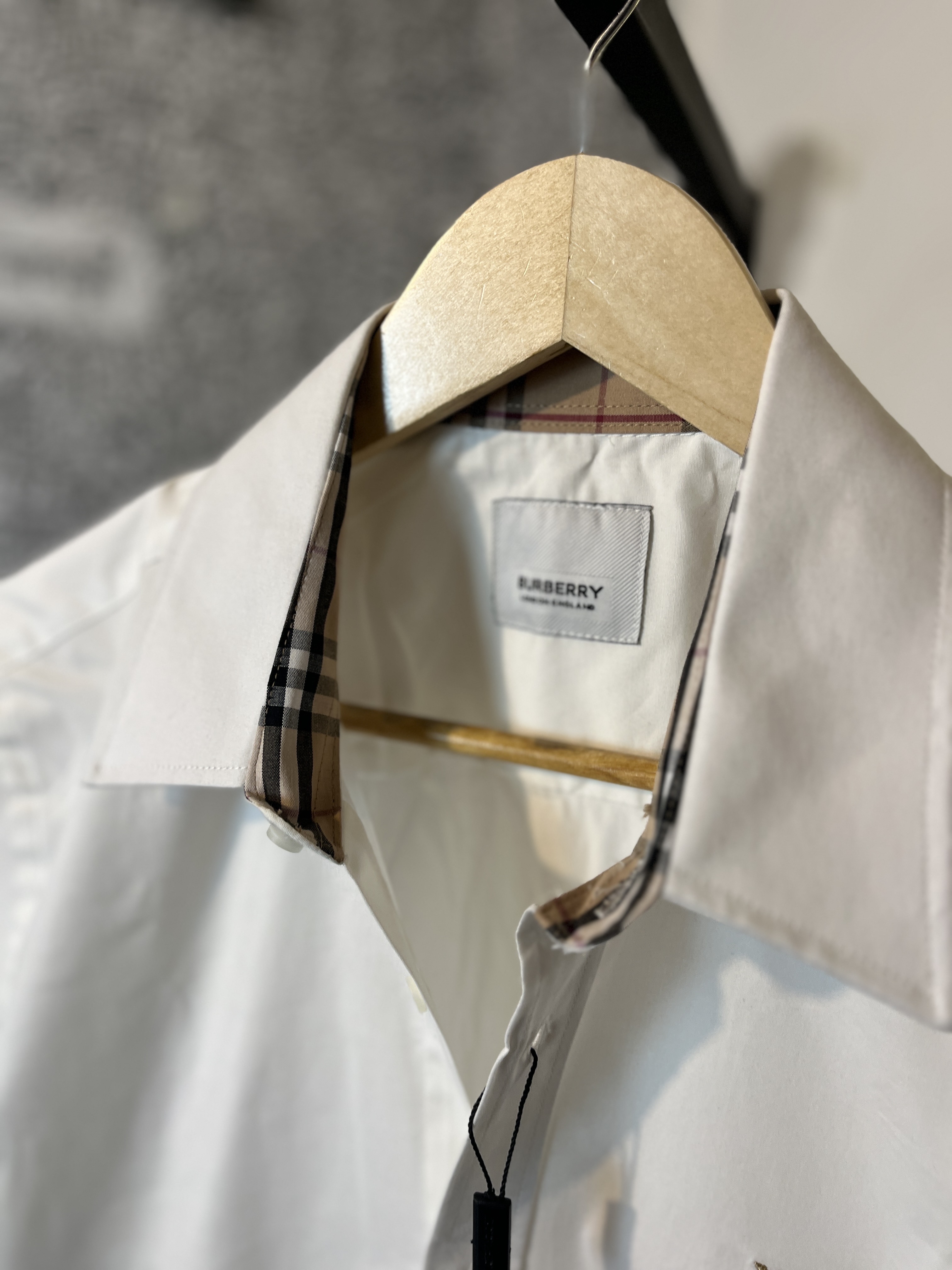 PREMIUM SOLID WHITE BURBERY_img_2