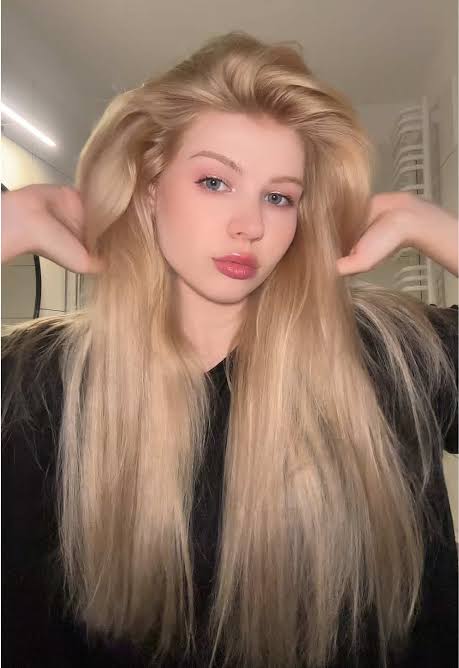 L'Oreal Excellence No Ammonia Triple Care Colour - 9U Universal Very Light Blonde_img_4