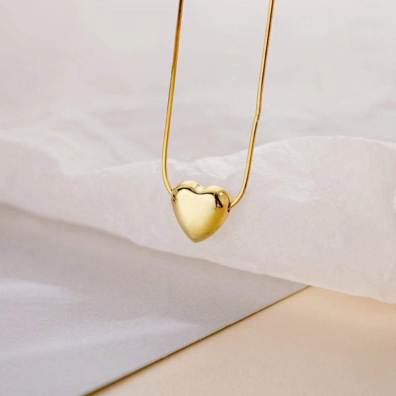 Minimal Love Shape Neckpiece_img_0